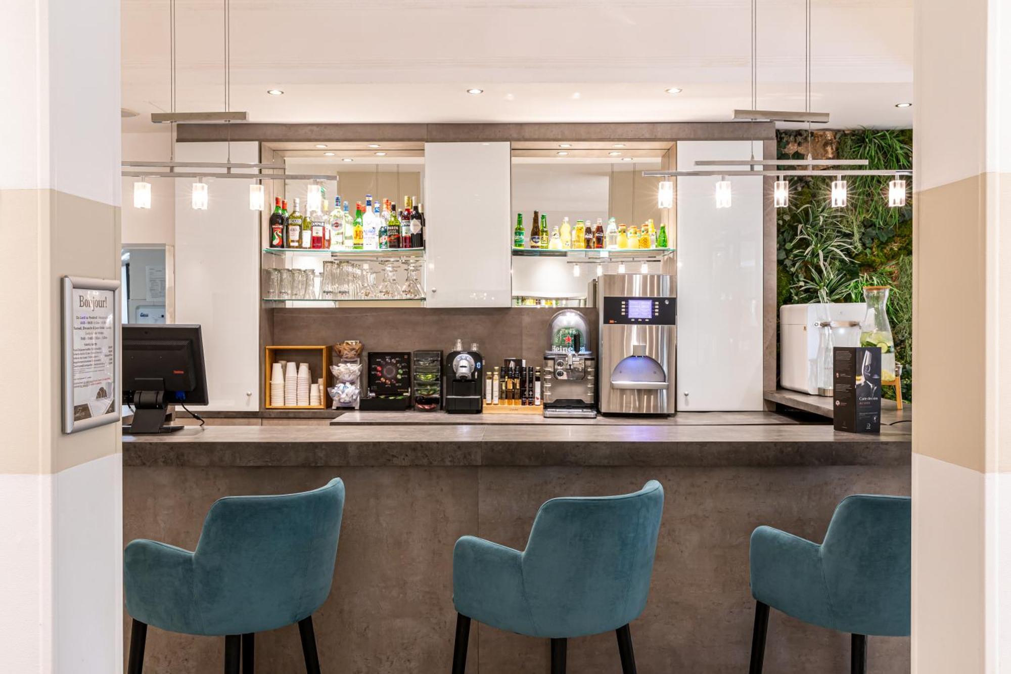Fraser Suites Paris La Defense Courbevoie Exteriér fotografie The bar at the lounge