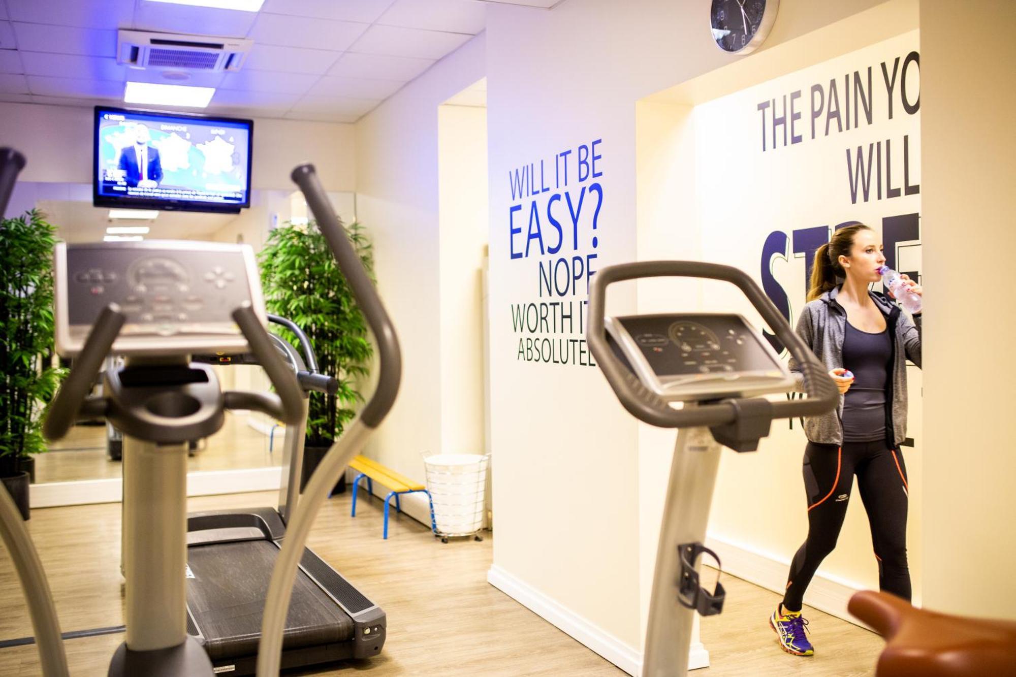 Fraser Suites Paris La Defense Courbevoie Exteriér fotografie The gym at the London Bridge campus