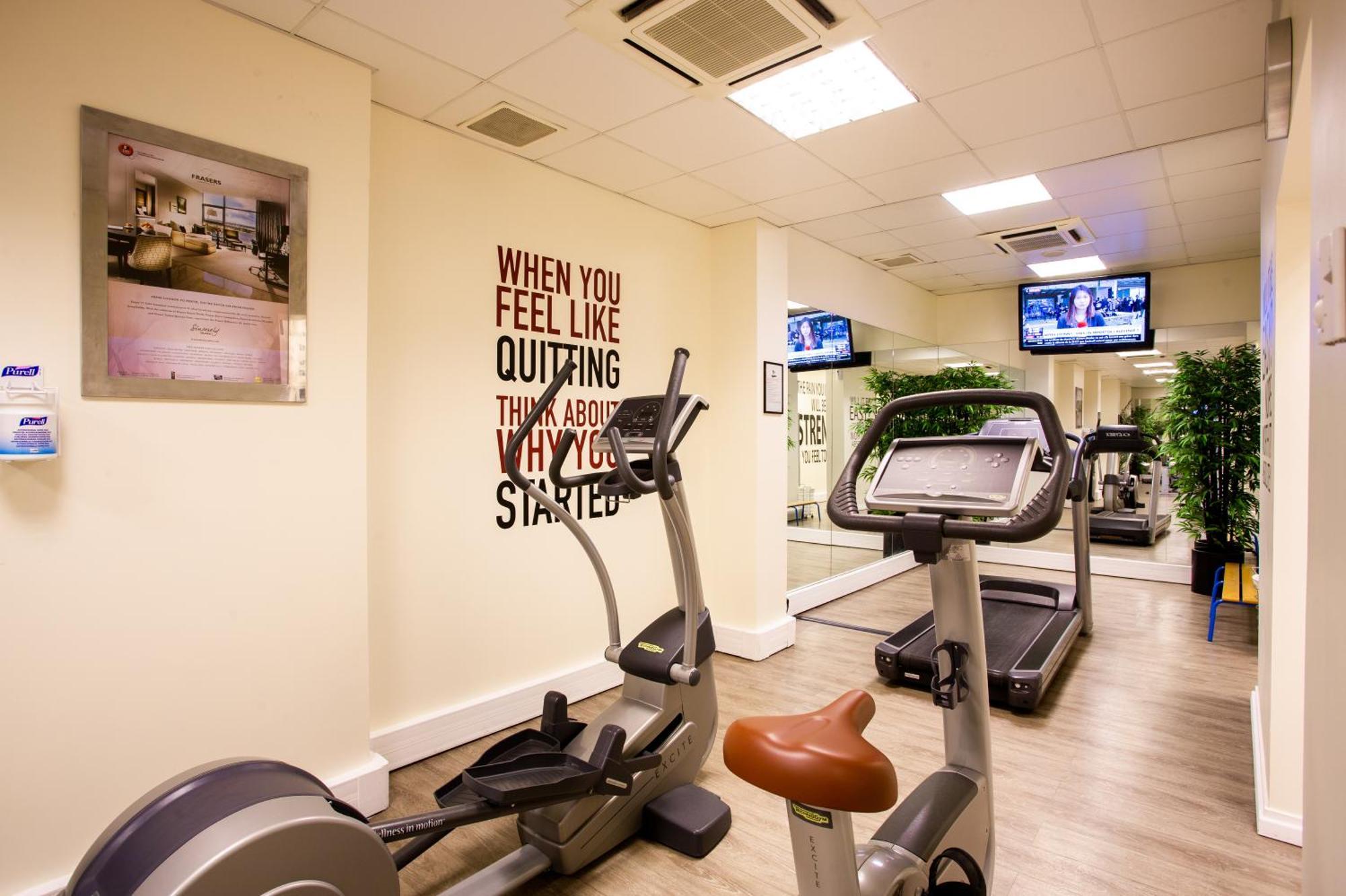 Fraser Suites Paris La Defense Courbevoie Exteriér fotografie The gym at the hotel