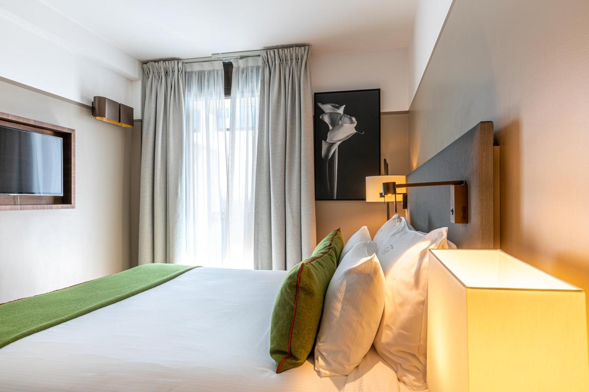 Fraser Suites Paris La Defense Courbevoie Exteriér fotografie A room at the hotel